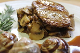 Poêlée de champignons et escargots au foie gras d'oie